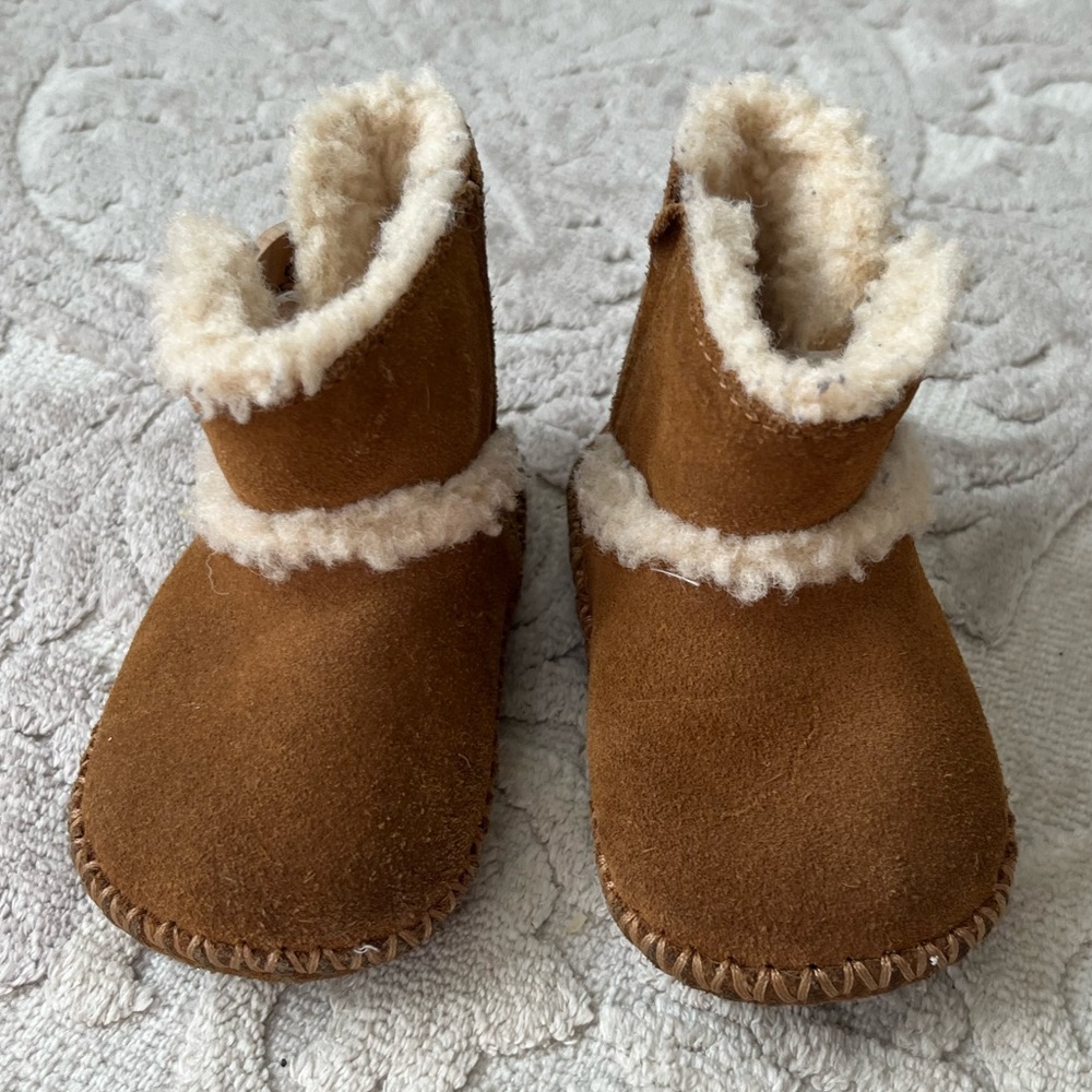 Baby Ugg boots size 2/3